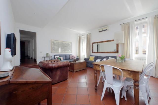Apartment Pantheon 2 Bedrooms *